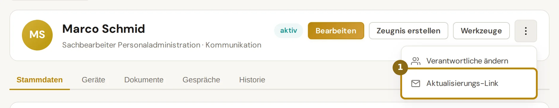 Kopf der Personalakte mit geöffnetem Menü Weitere Aktionen, markiert ist der Eintrag Aktualisierungs-Link