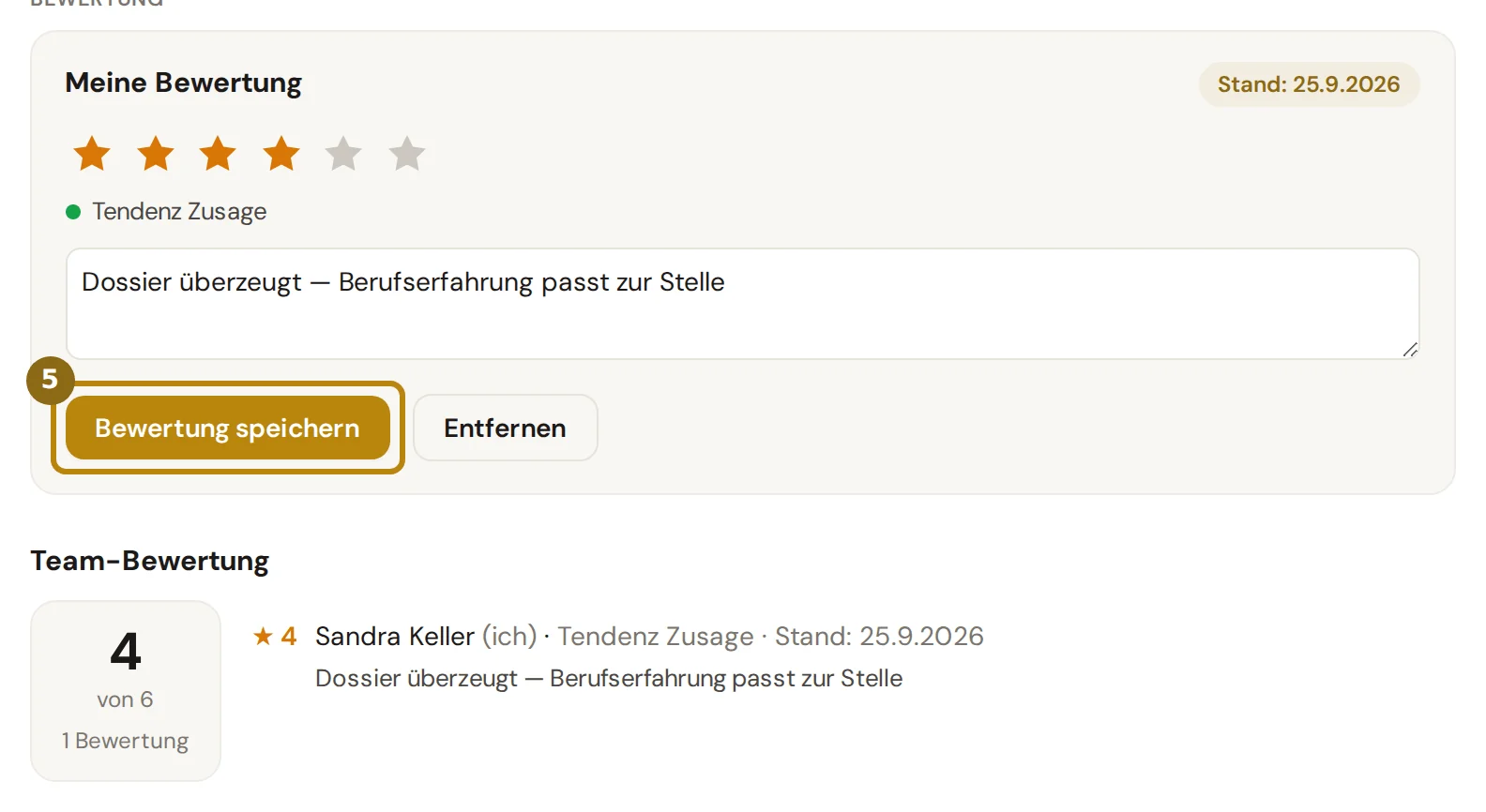 Abschnitt Beurteilung mit Meine Bewertung aus sechs Sternen, dem Notizfeld und der Team-Bewertung, markiert ist Bewertung speichern