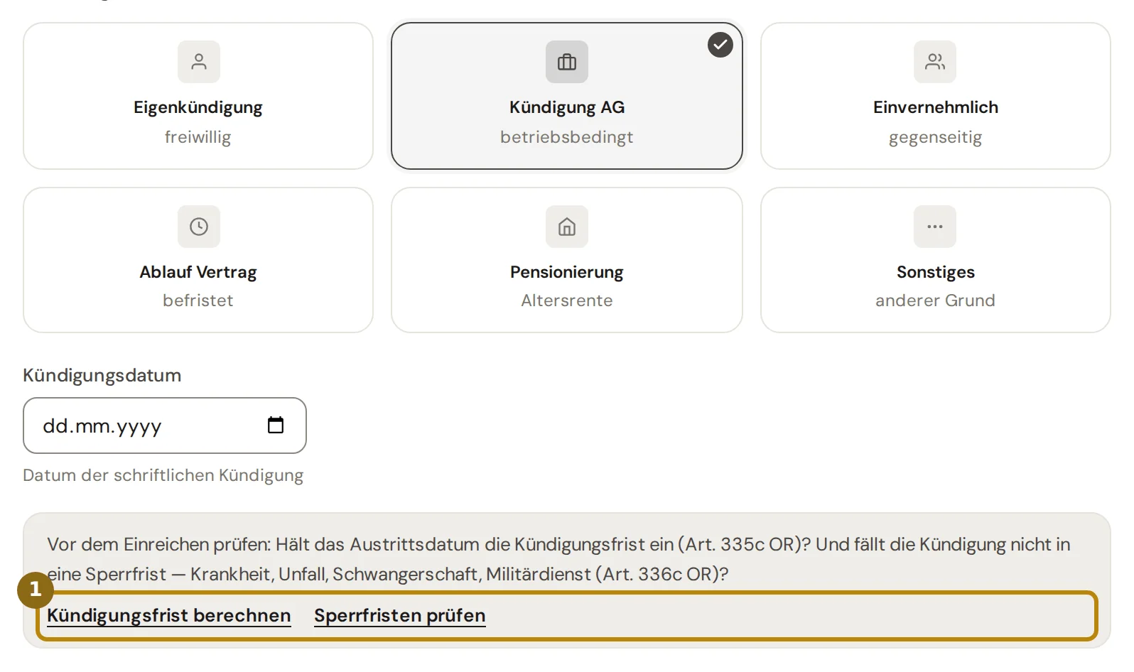 Karten für den Austrittsgrund mit der gewählten Karte Kündigung AG und darunter der Hinweis mit zwei Links, markiert sind die Links
